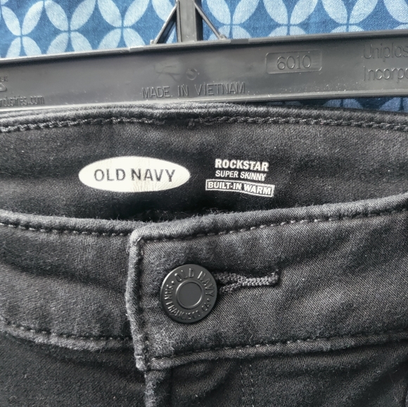 Old Navy - Solid black rockstar super skinny with built in warm fabric. Size- 6 - Picture 4 of 7
